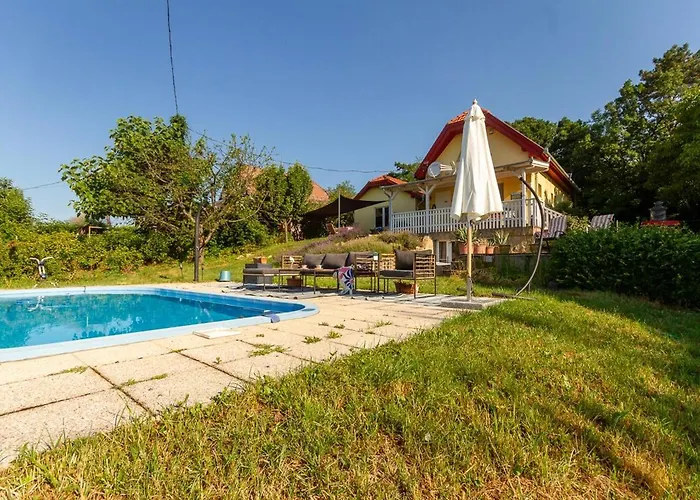 2br Lavender Hideaway House By Nw * Cserszegtomaj
